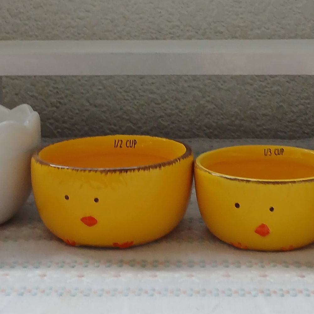 T.J.Maxx Yellow Chick Measuring Cups